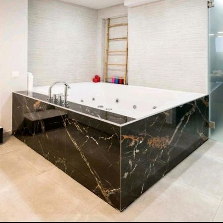 Romantic Jacuzzi Apartment Athen Eksteriør bilde