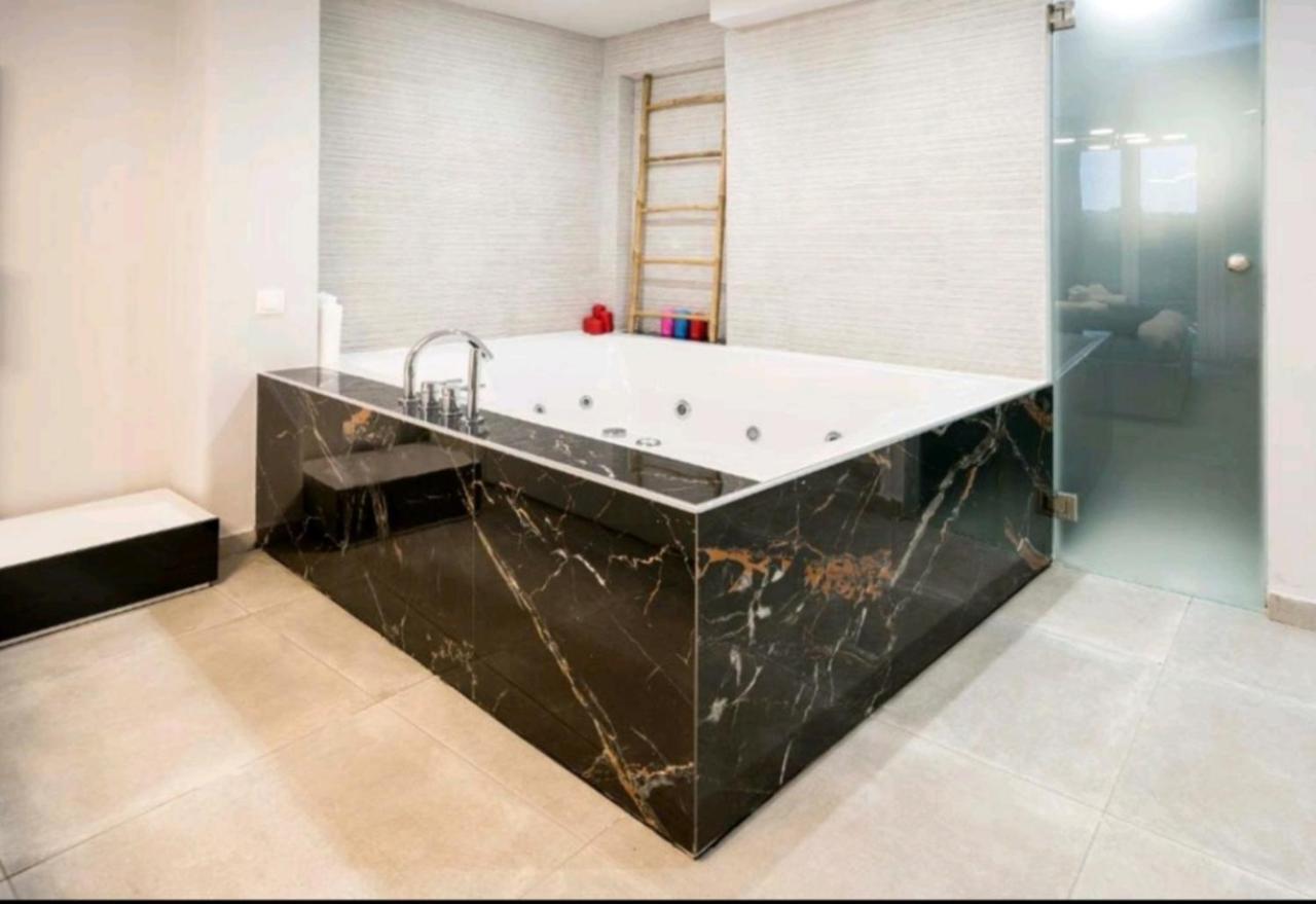 Romantic Jacuzzi Apartment Athen Eksteriør bilde